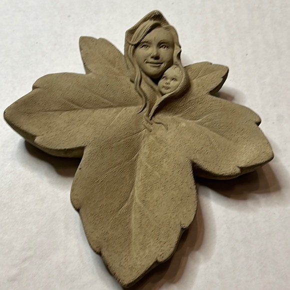 Carruth Studios A Mothers Love 2005 Concrete Wall Plaque Sculpture - Picture 1 of 4